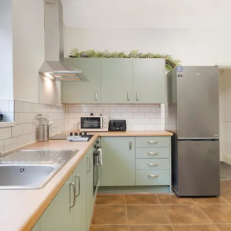 New! 5br In Queen Street Redcar