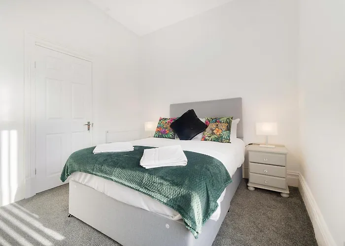 New! 5br In Queen Street