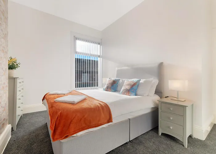 New! 5br In Queen Street *