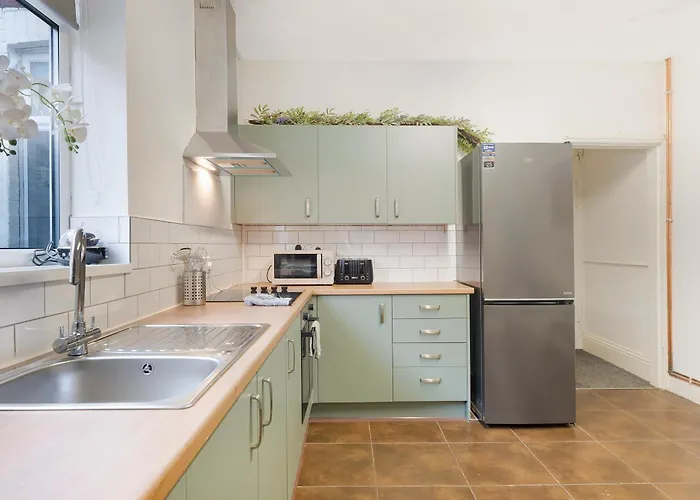 New! 5br In Queen Street Redcar