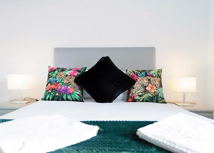 New! 5br In Queen Street *